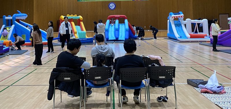 [보령=뉴시스] 보령시시설관리공단 '미취학 아동과 함께 하는 수련관 개방의 날'. (사진=보령시 제공) 2025.11.04. photo@newsis.com *재판매 및 DB 금지