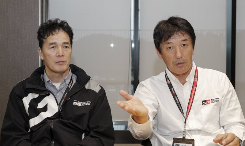 도요타 테크니컬센터 시모야마 소속 토요오카 사토시 처완기능양성부 부장(오른쪽)과 야부키 히사시 처완기능양성부 주사(왼쪽)가 31일 일본 아이치현 나고야시 인근에 위치한 센터 전시관에서 한국자동차기자협회 취재진과 인터뷰하는 모습(한국자동차기자협회 공동취재). 2025.10.31.