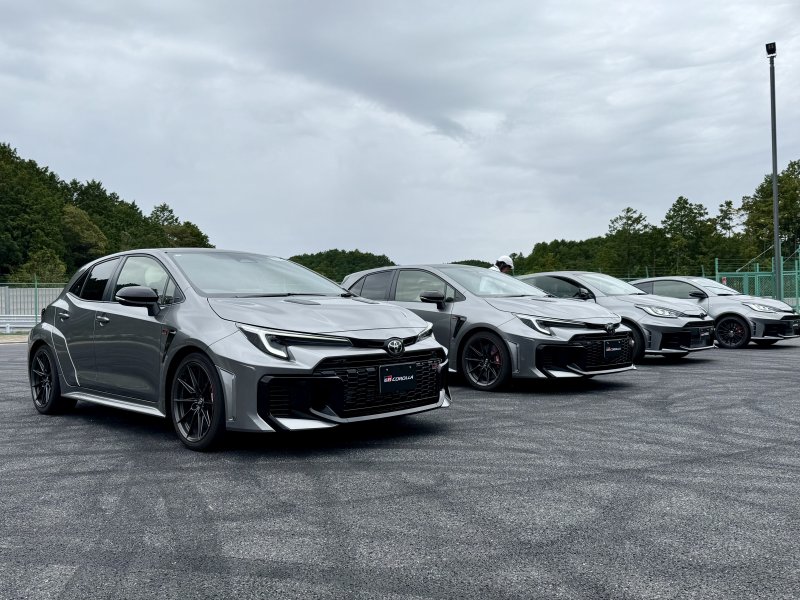 31일 일본 아이치현 나고야시 인근 도요타 테크니컬 센터 시모야마의 제3주회로(컨트리로) 입구에서 (왼족부터) 'GR 코롤라' 2대와 'GR 야리스' 2대가 정차한 모습(한국토요타자동차 제공). 2025.10.31.