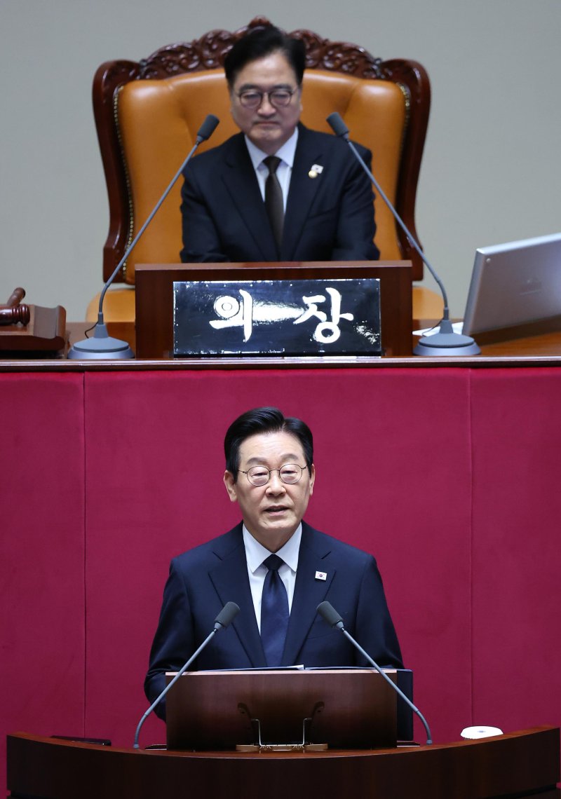 [서울=뉴시스] 고범준 기자 = 이재명 대통령이 4일 서울 여의도 국회에서 2026년도 정부 예산안에 대한 시정연설을 하고 있다. 2025.11.04. bjko@newsis.com