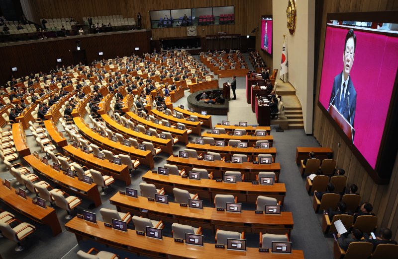 [서울=뉴시스] 고범준 기자 = 이재명 대통령이 4일 서울 여의도 국회에서 2026년도 정부 예산안에 대한 시정연설을 하고 있다. 2025.11.04. bjko@newsis.com