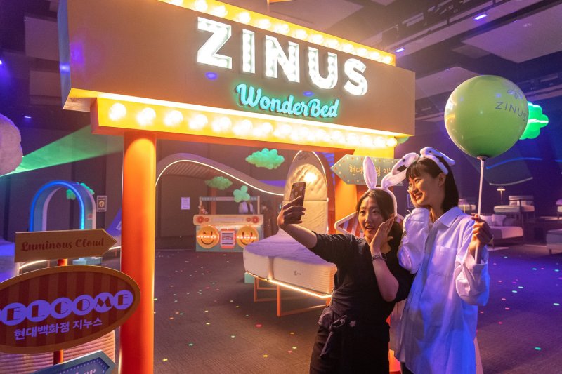 현대백화점그룹 계열 글로벌 가구·매트리스 전문기업 지누스가 지난 2023년 현대백화점 충청점에 마련한 체험형 팝업 스토어 (현대백화점 제공)