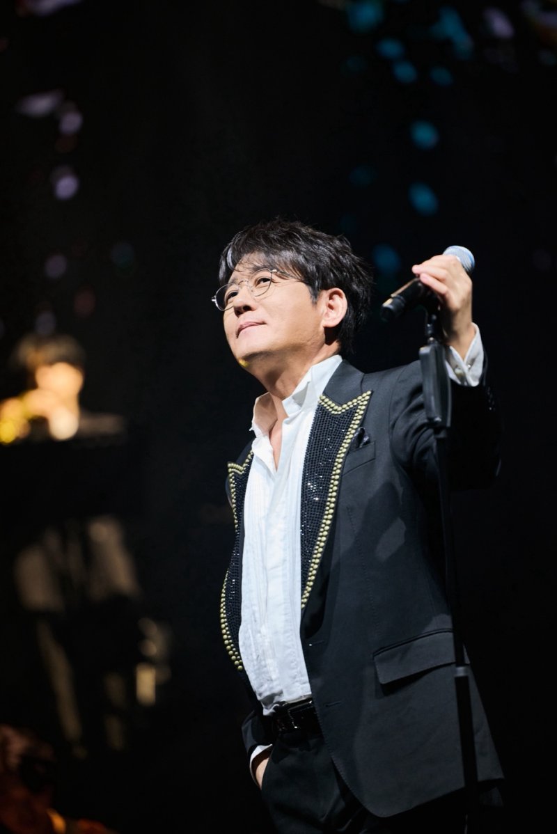 [서울=뉴시스] 신승훈. (사진 = 도로시 컴퍼니 제공) 2025.11.04. photo@newsis.com *재판매 및 DB 금지