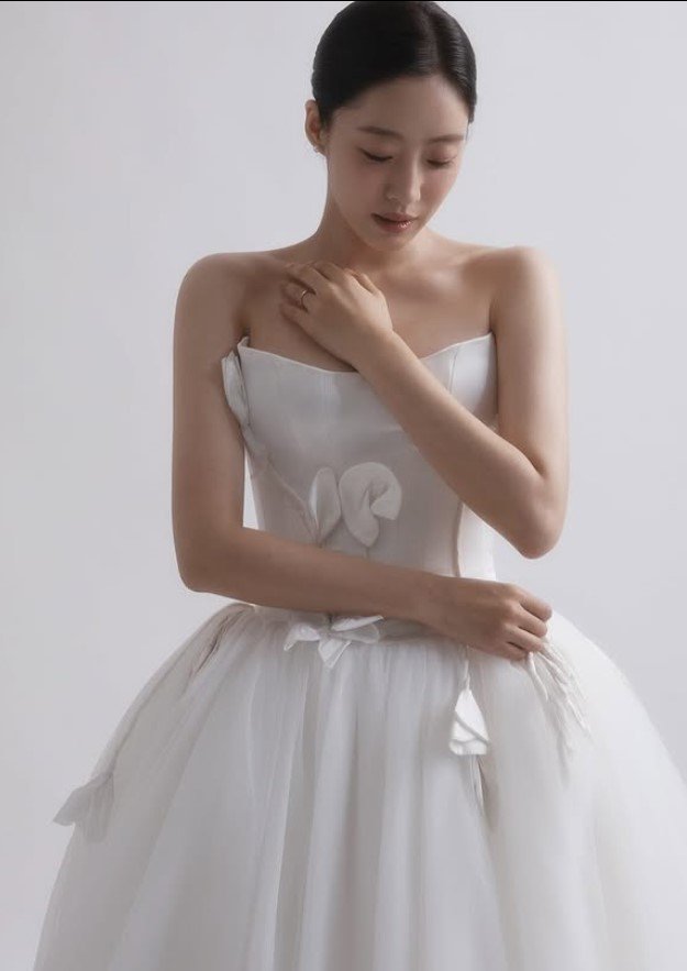 '김병우 감독과 결혼' 함은정, 우아한 웨딩드레스 자태
