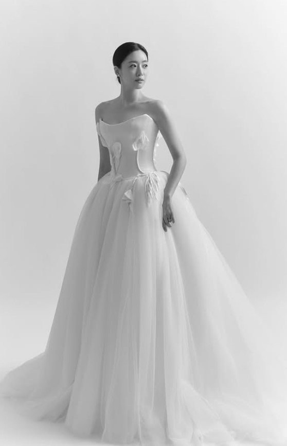 '김병우 감독과 결혼' 함은정, 우아한 웨딩드레스 자태