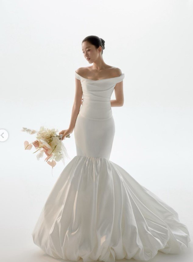 '김병우 감독과 결혼' 함은정, 우아한 웨딩드레스 자태