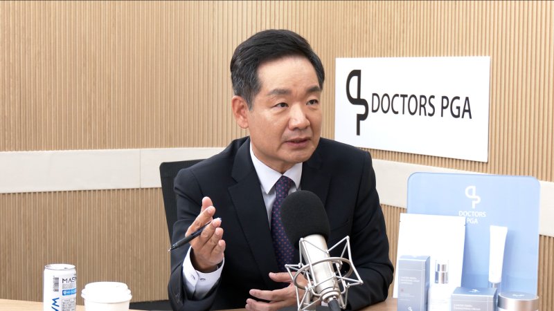 김상일 정치평론가가 4일 뉴스1TV '팩트앤뷰'에 출연해 질문에 답하고 있다.(뉴스1TV '팩트앤뷰' 캡처)