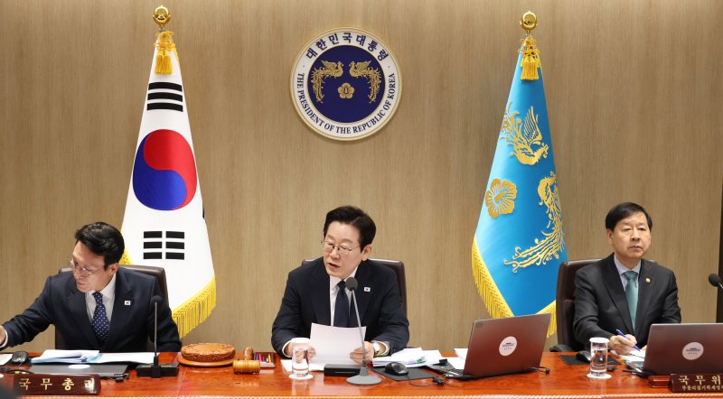 [서울=뉴시스] 고범준 기자 = 이재명 대통령이 4일 서울 용산 대통령실 청사에서 열린 국무회의에서 발언하고 있다. (대통령실통신사진기자단) 2025.11.04. bjko@newsis.com