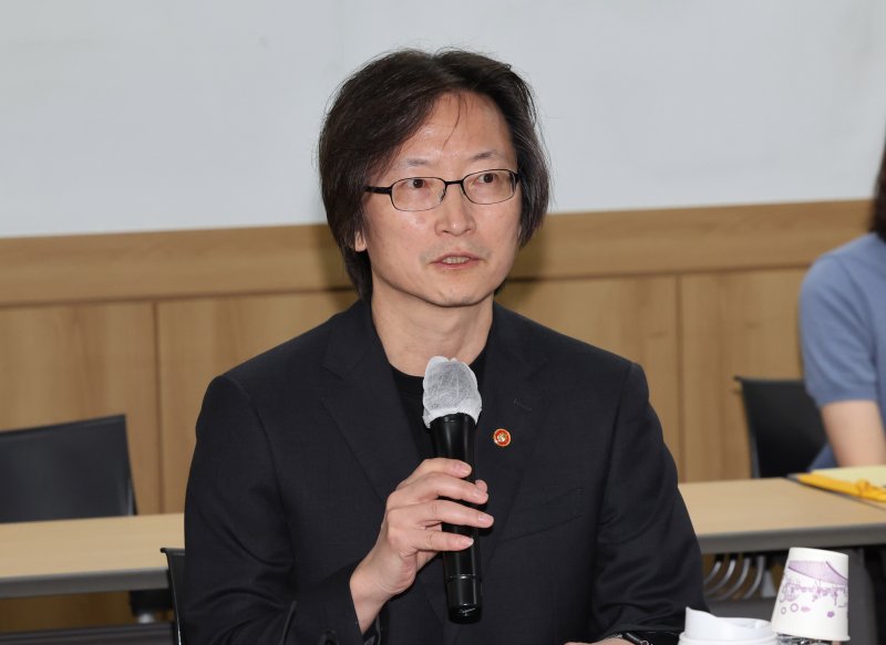 [서울=뉴시스] 배훈식 기자 = 주병기 공정거래위원장이 25일 오전 서울 구로구 벤처기업협회에서 열린 기술탈취 관련 현장 간담회에서 발언하고 있다. 2025.09.25. dahora83@newsis.com