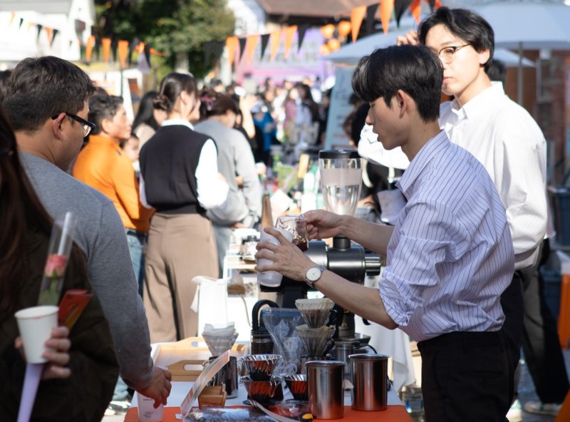 [광주=뉴시스] 광주 동구는 오는 8일 동구 동명동 카페거리와 국립아시아문화전당(ACC) 부설주차장 일대에서 도심형 로컬문화축제 제5회 동명커피산책을 개최한다고 4일 밝혔다. (사진 = 광주 동구 제공) 2025.11.04. photo@newsis.com *재판매 및 DB 금지