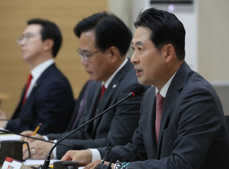 장동혁 국민의힘 대표가 4일 오후 경남 창원 의창구 경남도청에서 열린 국민의힘 부산·울산·경남 지역민생 예산정책협의회에서 발언하고 있다. ⓒ News1 윤일지 기자