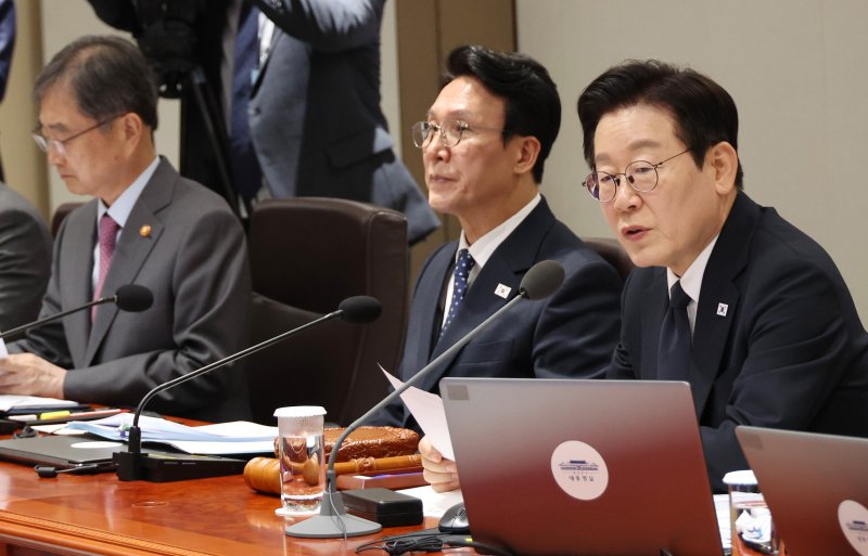 [서울=뉴시스] 고범준 기자 = 이재명 대통령이 4일 서울 용산 대통령실 청사에서 열린 국무회의에서 발언하고 있다. (대통령실통신사진기자단) 2025.11.04. bjko@newsis.com