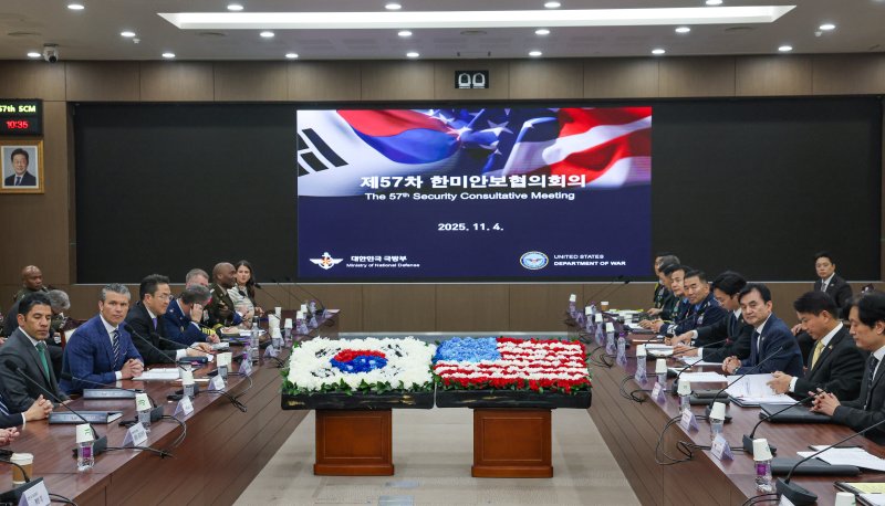 안규백 국방부 장관과 피트 헤그세스 미국 국방부 장관이 지난 4일 오전 서울 용산 국방부 청사에서 제57차 한미안보협의회의(SCM) 확대회의를 하고 있다. 공동취재단