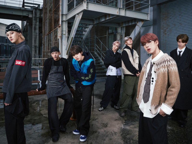 '컴백' 아크 "넘어져도 다시 일어서야…위로 음악 담았죠" [N인터뷰]