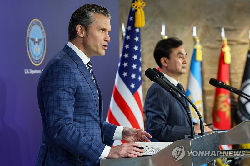 공동기자회견 하는 피트 헤그세스 미국 국방부 장관 (출처=연합뉴스)