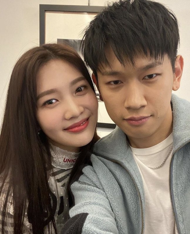 [서울=뉴시스] 조이, 크러쉬. (사진=크러쉬 인스타그램 캡처) 2025.11.04. photo@newsis.com *재판매 및 DB 금지