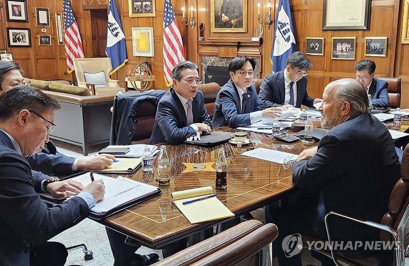 러트닉 상무장관 만난 김용범 실장-김정관 장관 (출처=연합뉴스)