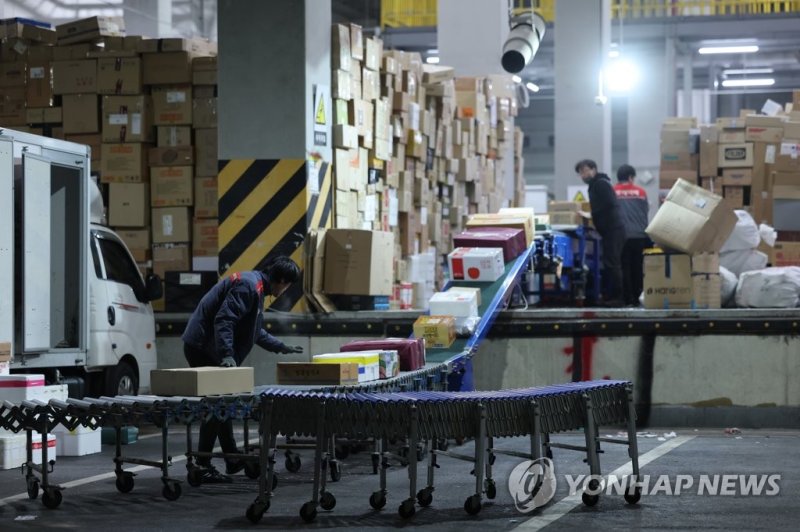 온라인쇼핑·전세버스업계 '심야배송 제한'반대…"부작용 심각"(종합)