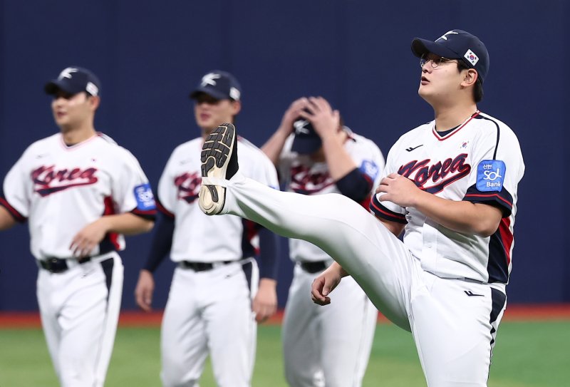 야구대표팀 김서현이 4일 서울 고척스카이돔에서 훈련을 하고 있다. 류지현 감독이 이끄는 대표팀은 오는 8,9일 체코에 이어 15,16일에 일본과의 평가전 경기를 치를 예정이다. 2025.11.4/뉴스1 ⓒ News1 김성진 기자