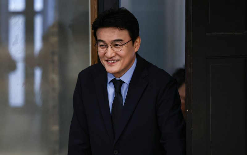 배우 박중훈이 4일 서울 중구 정동1928 아트센터에서 열린 '후회하지마' 출간 기념 기자간담회에 참석하고 있다. 2025.11.4/뉴스1 ⓒ News1 김도우 기자