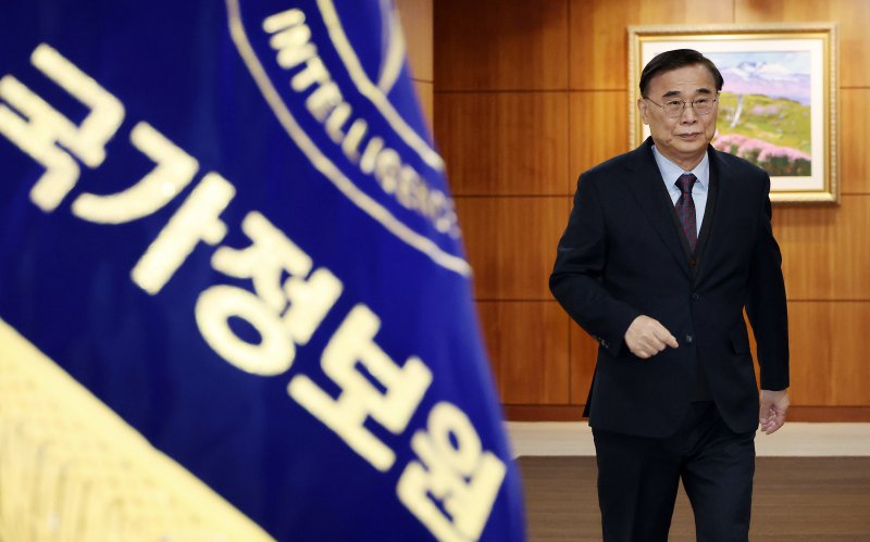 [서울=뉴시스] 국회사진기자단 = 이종석 국가정보원장이 지난 4일 서울 서초구 국가정보원에서 열린 국회 정보위원회 국정감사에 출석하고 있다. 2025.11.04. photo@newsis.com