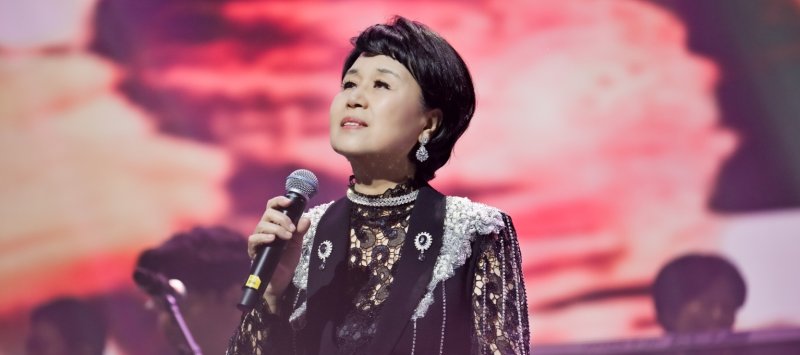 심수봉, 드럼 치는 여성 보컬…'꽃길'은 계속 됩니다