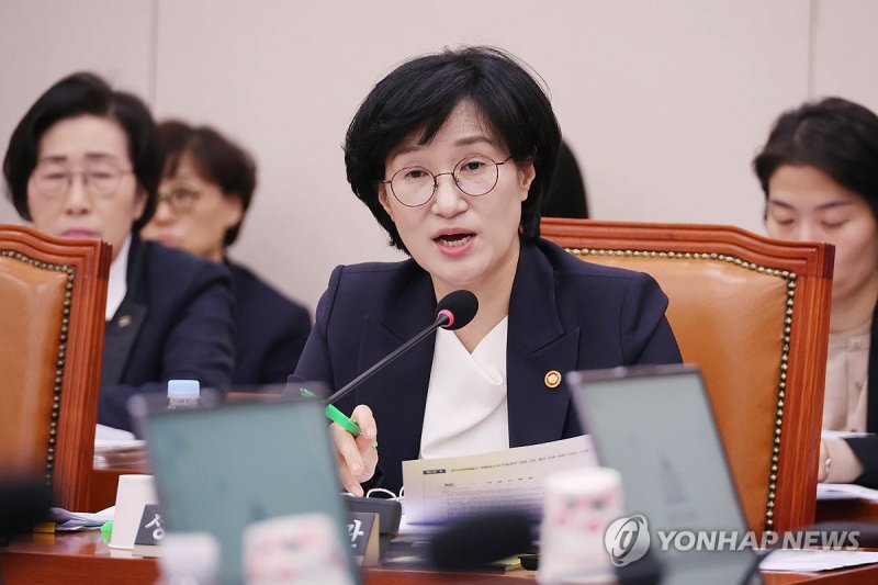 답변하는 원민경 성평등부 장관 (출처=연합뉴스)