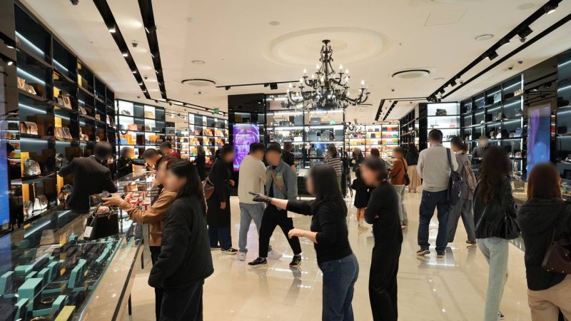 캉카스백화점 매장이 고객들로 붐비고 있다. *재판매 및 DB 금지