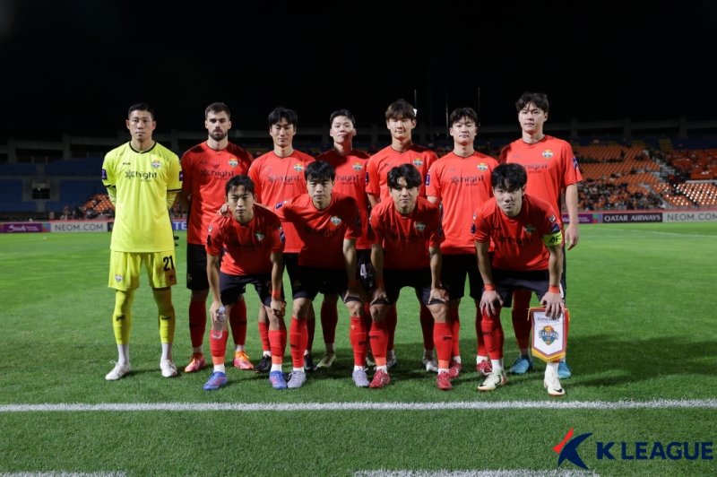 [서울=뉴시스] 프로축구 K리그1 강원FC. (사진=한국프로축구연맹 제공) *재판매 및 DB 금지