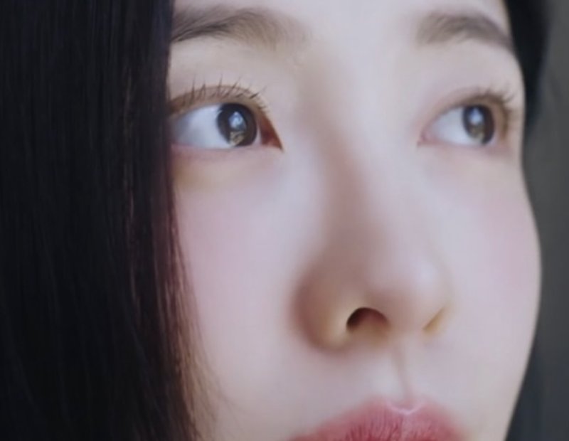 박지현 초근접에도 굴욕 없는 미모…똑단발 소화