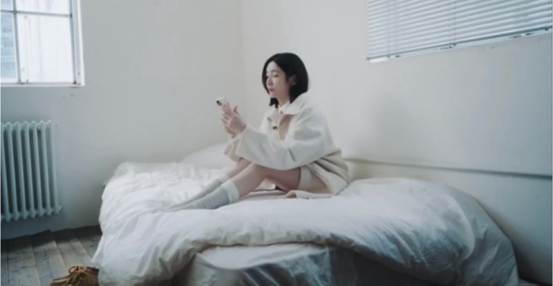 박지현 초근접에도 굴욕 없는 미모…똑단발 소화