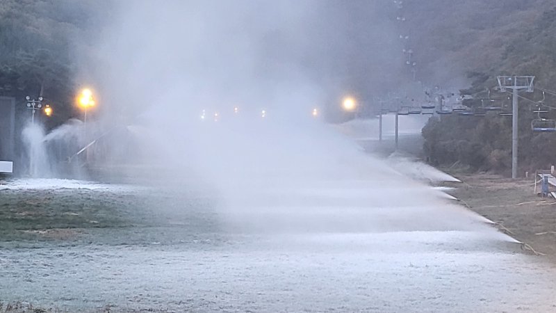 부영그룹은 4일 전북 무주군 설천면 무주 덕유산 리조트에서 동계시즌 맞이 첫 제설작업을 진행했다. (부영그룹 제공. 재판매 및 DB금지) 2025.11.4/뉴스1
