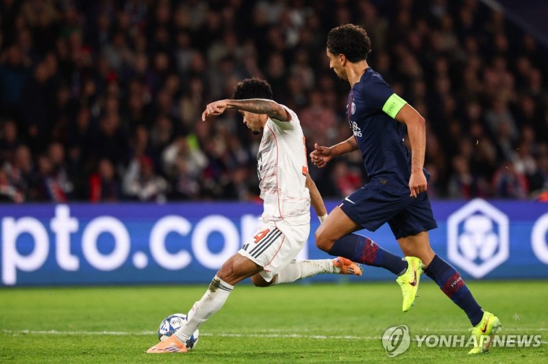 슈팅하는 디아스(왼쪽). (출처=연합뉴스)