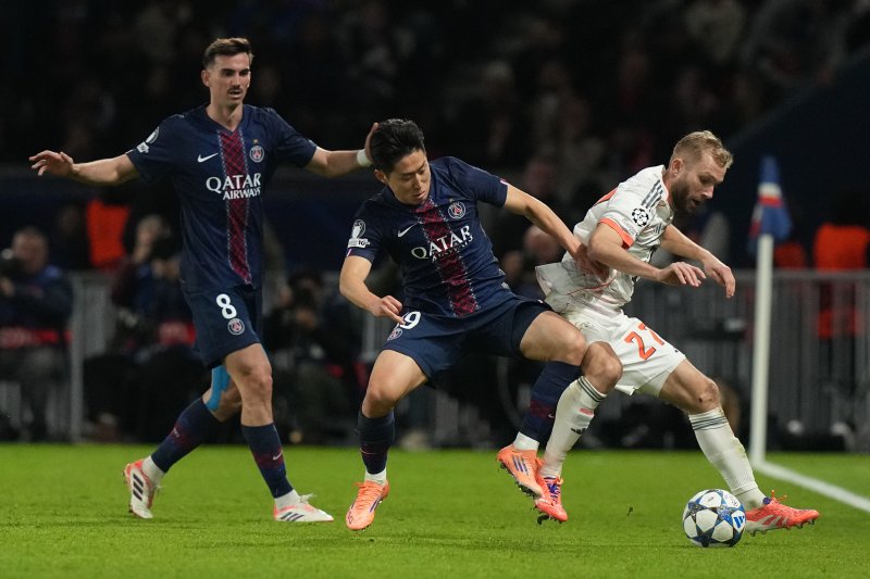 [파리=AP/뉴시스]이강인 도움 기록한 PSG, 뮌헨에 1-2 패배. 2025.11.04.