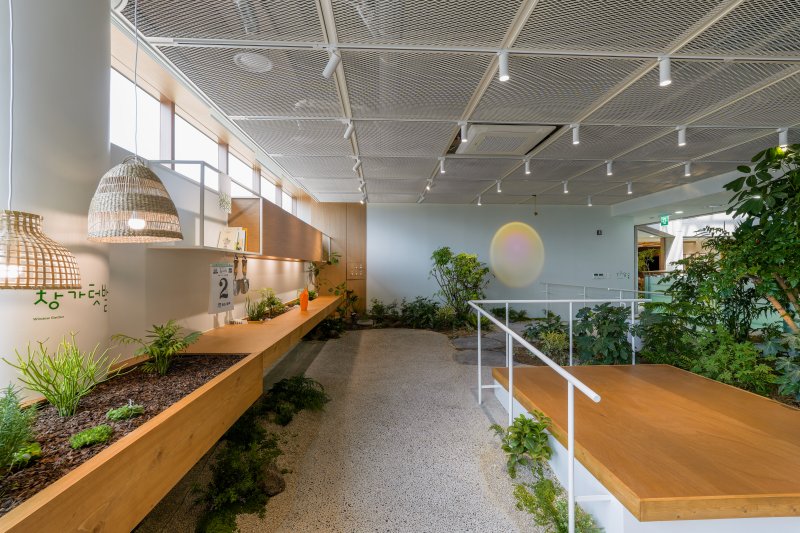 [광명=뉴시스]어르신 인지건강 증진을 위한 실내 다감각 정원 '소하담숲' 내부 모습.(사진=광명시 제공02025.11.05.photo@newsis.com *재판매 및 DB 금지