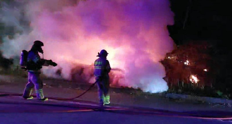 삼척 원덕읍 차량 화재 진화 (출처=연합뉴스)