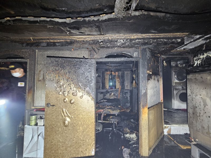 [부천=뉴시스] 경기 부천 마사지 업소 불. (사진=부천소방서 제공) 2025.11.05. photo@newsis.com