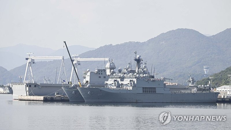 출항 앞둔 합동순항훈련전단 (출처=연합뉴스)