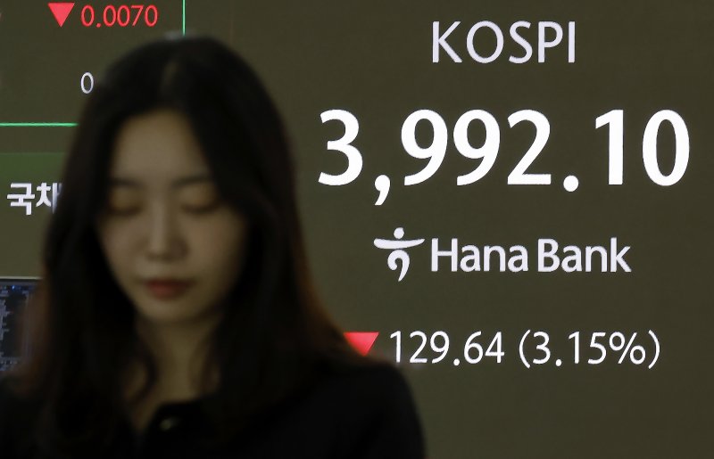 5일 오전 서울 중구 하나은행 딜링룸에 코스피 시황이 표시되고 있다. /뉴스1 ⓒ News1 박정호 기자