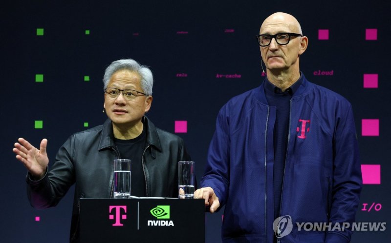 엔비디아, 독일에 세계 첫 AI 산업단지…황 "미래 제조기업은 '생산·AI' 2개 공장 갖는다"