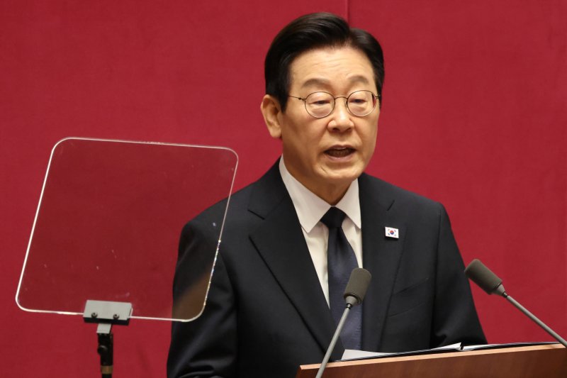 이재명 대통령이 4일 서울 여의도 국회 본회의장에서 2026년도 예산안 및 기금운용계획안에 대한 시정연설을 하고 있다. 뉴스1