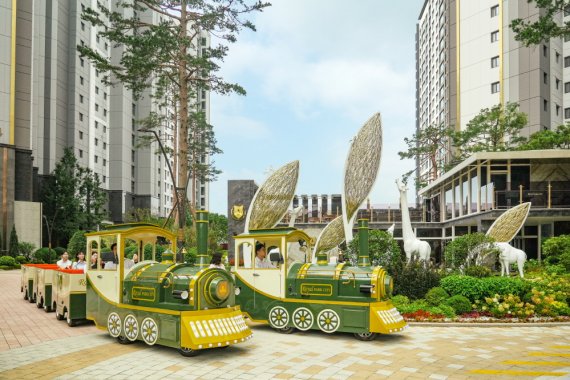 <도심 한가운데서도 여행의 설렘을 느낄 수 있는 로열 트레인 실제 사진 / DK아시아>