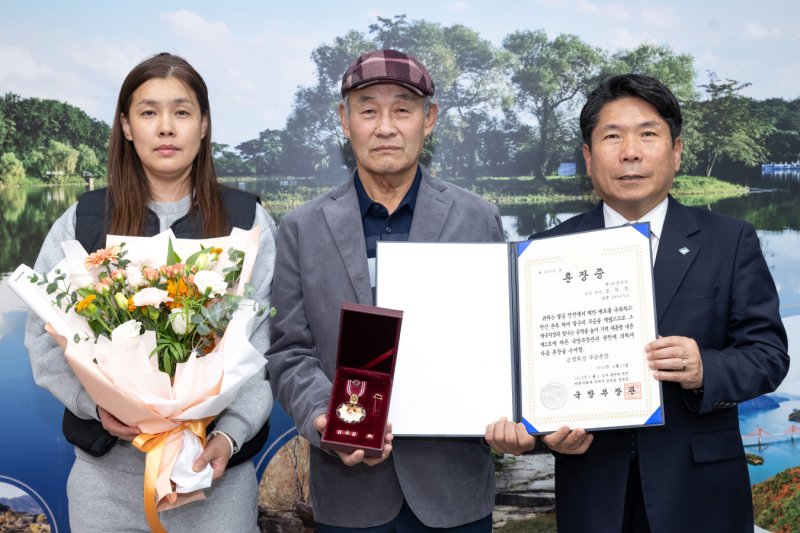 제천시, 6.25전쟁 참전용사 고 조익경 유족에 무공훈장 전수.(제천시 제공, 재판매 및 DB금지)/뉴스1