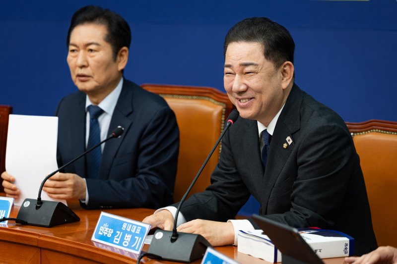 與 한미 관세 협상 지원 본격화...후속 지원 위원회 꾸렸다