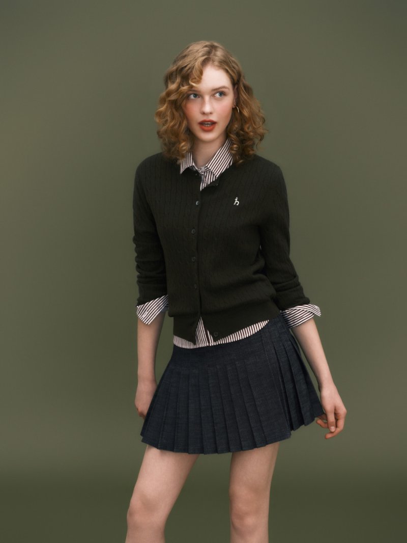 [서울=뉴시스] 생활문화기업 LF는 국내외 주요 브랜드를 중심으로 '퍼플'과 '올리브그린' 컬러 계열의 제품 판매가 빠르게 늘고 있으며 관련 검색량 또한 크게 증가하고 있다고 5일 밝혔다.(사진=LF 제공) *재판매 및 DB 금지