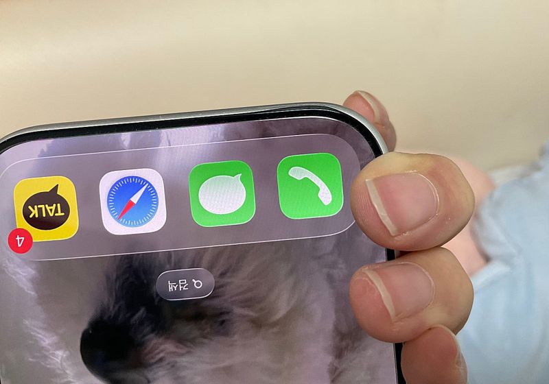 역대급 대박이라더니…아이폰17 셀룰러 불만 이어 "케이스 빼다 휘어져"