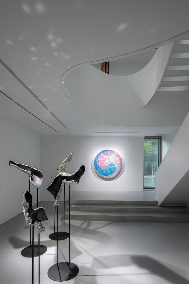 Young Joon Kwak & Eusung Lee, Esther Schipper, Seoul, 2025. Courtesy of the artists and Esther Schipper, Berlin/Paris/Seoul Photo © Hyun Jun Lee *재판매 및 DB 금지