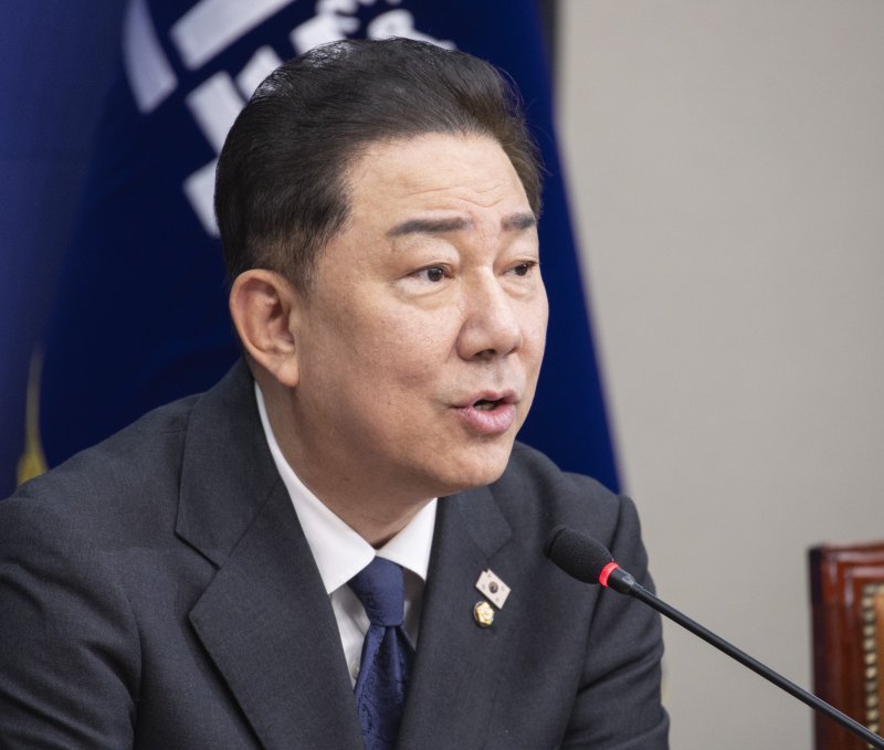김병기 더불어민주당 원내대표가 5일 국회에서 열린 최고위원회의에서 내년 정부 예산 처리와 관련한 입장을 말하고 있다. 연합뉴스