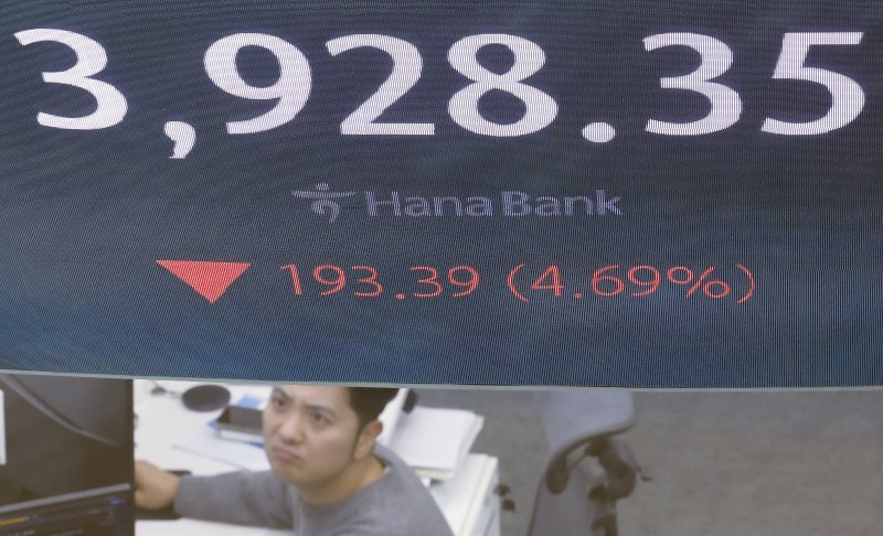 5일 오전 서울 중구 하나은행 딜링룸에 코스피 시황이 표시되고 있다. 이날 코스피는 66.27p 하락하며 출발해 장중 4000선이 붕괴됐다. 2025.11.5/뉴스1 ⓒ News1 박정호 기자