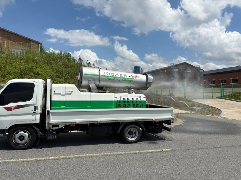 [세종=뉴시스]농촌진흥청은 장마철 집중호우 시기, 아프리카돼지열병(ASF) 유입을 차단할 수 있도록 양돈농가에 철저한 사전 점검과 방역 수칙 실천을 당부했다. (사진=농진청 제공) *재판매 및 DB 금지